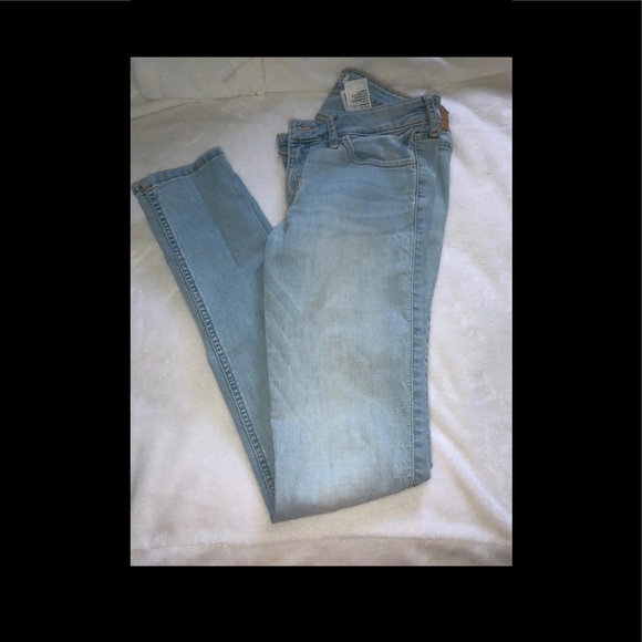 Hollister Jeans - Picture 1 of 3